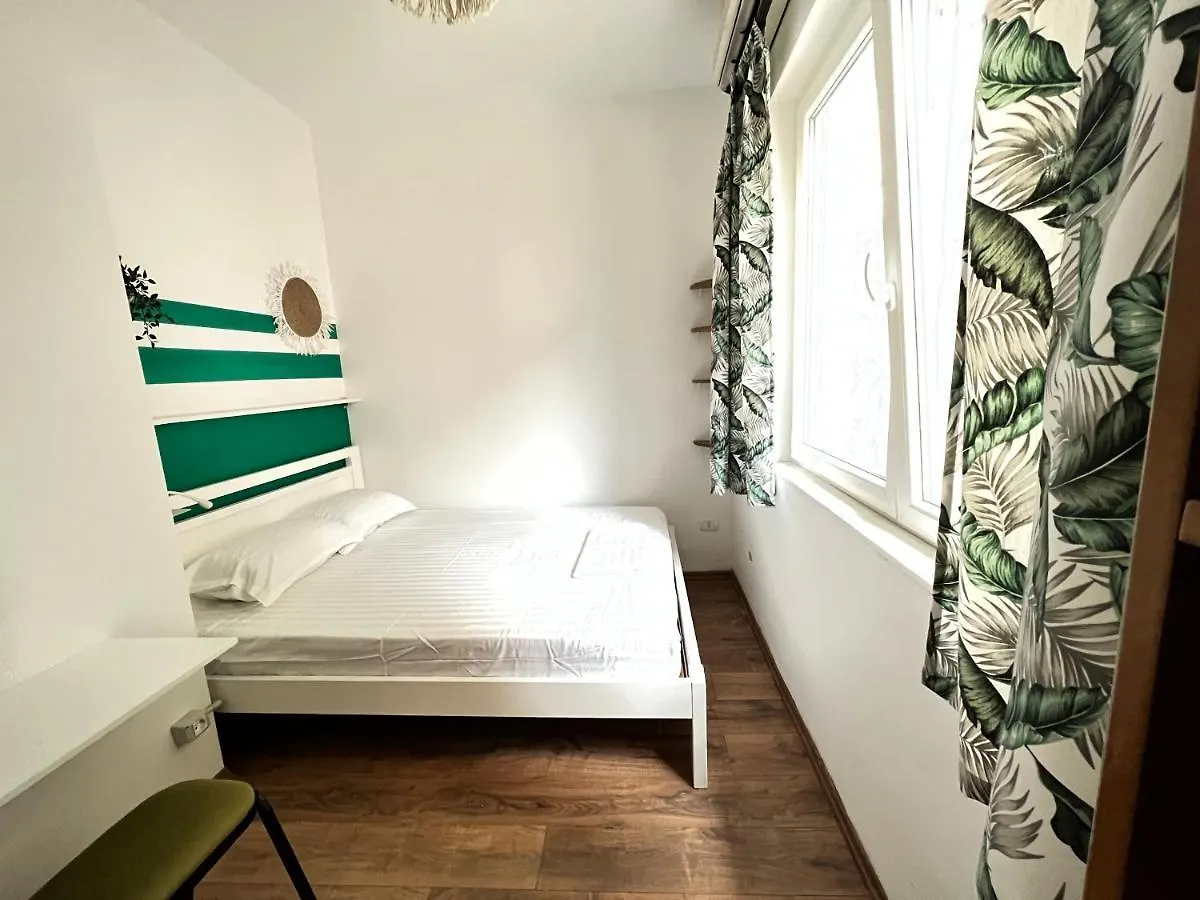 Trip'N'Hostel Chill Zone Τίρανα 0*,