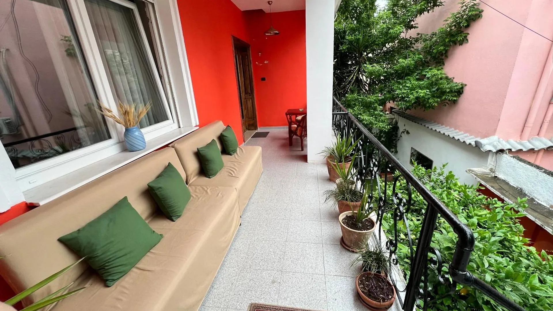 Πανσιόν Trip'N'Hostel Chill Zone Τίρανα